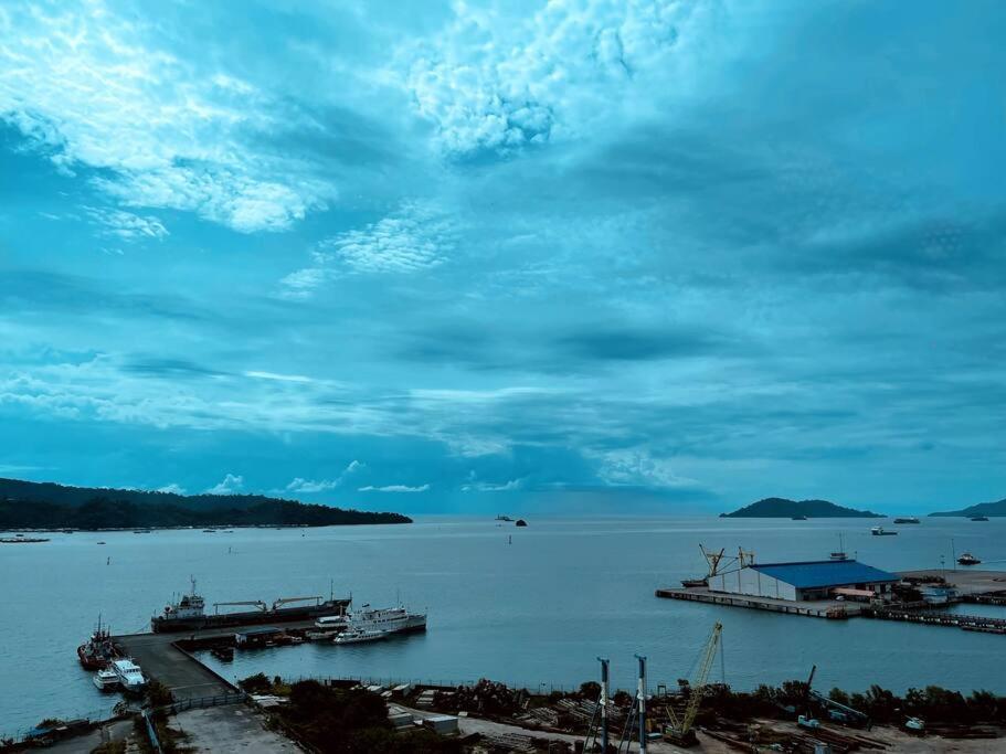 Jesselton Quay - Suite 1 By Staycation Suites Kk Kota Kinabalu Exteriör bild